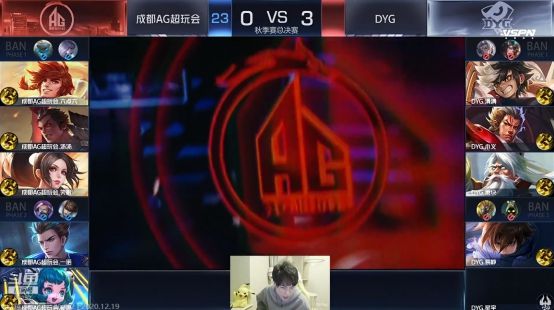 在调整教练